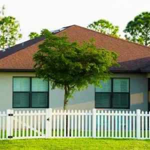 clôture PVC maison
