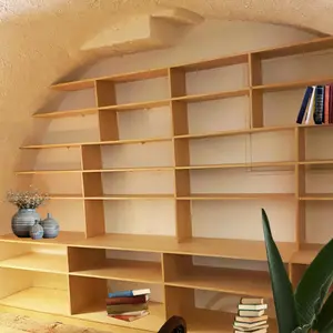 Bibliothèque encastrée cintrée sur mesure en bois 