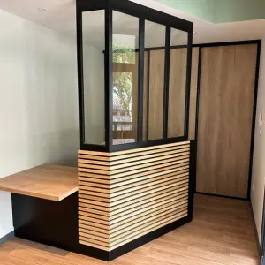 Fabrication et pose d'une banque d'accueil et placard à Quissac