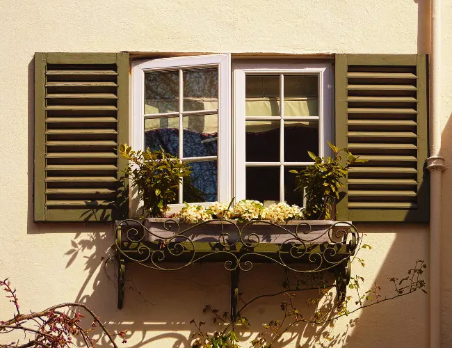 Volets en bois traditionnels