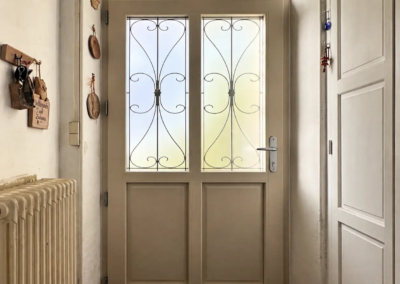 Porte d’entrée en PVC couleur ivoire près d'Alès